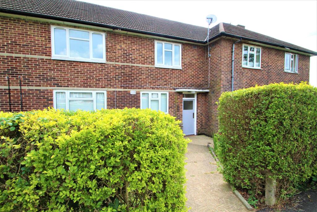 1 bed Apartment for rent in Loughton. From Friend & Farrelly Ltd.