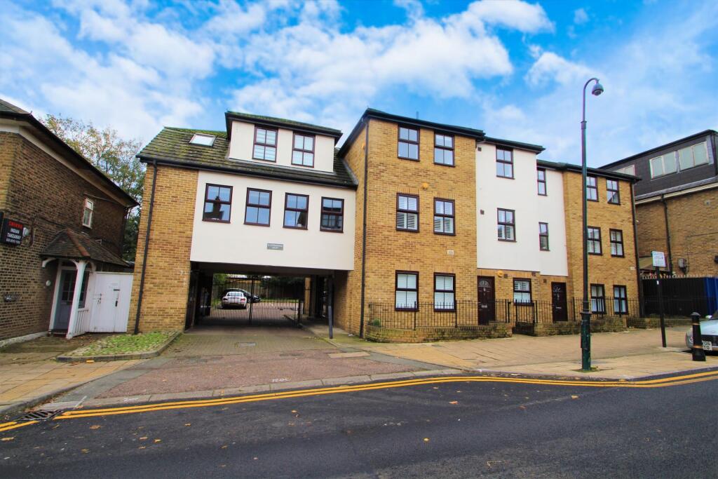 2 bed Apartment for rent in Woodford. From Friend & Farrelly Ltd.