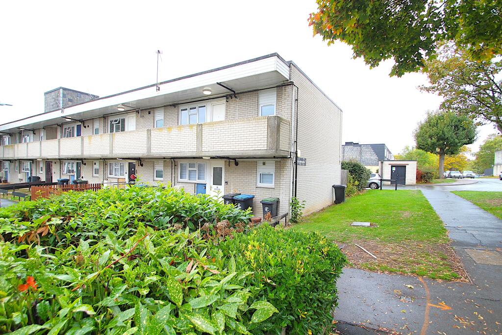 2 bed Apartment for rent in Loughton. From Friend & Farrelly Ltd.