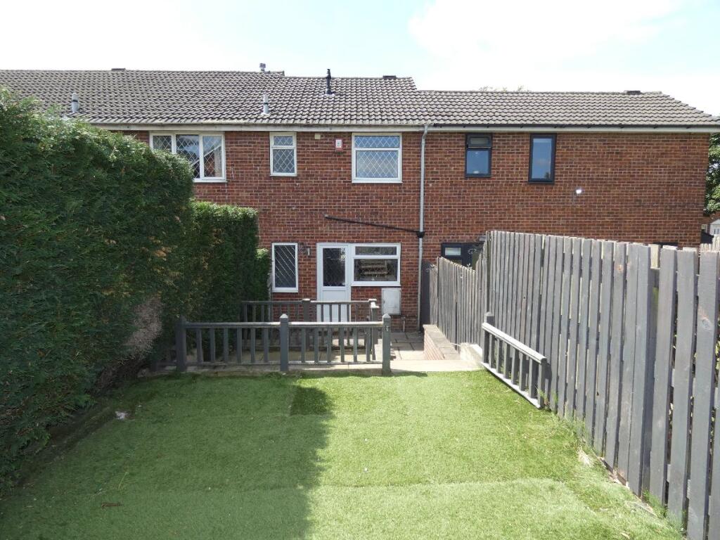 2 bed Town House for rent in Birkenshaw. From Drighlington Properties - Drighlington