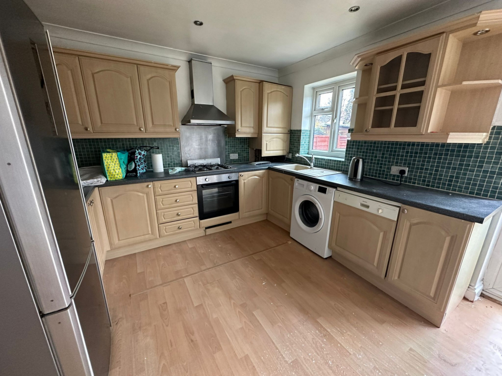 3 bed Semi-Detached House for rent in Hayes. From Galaxy Real Estate