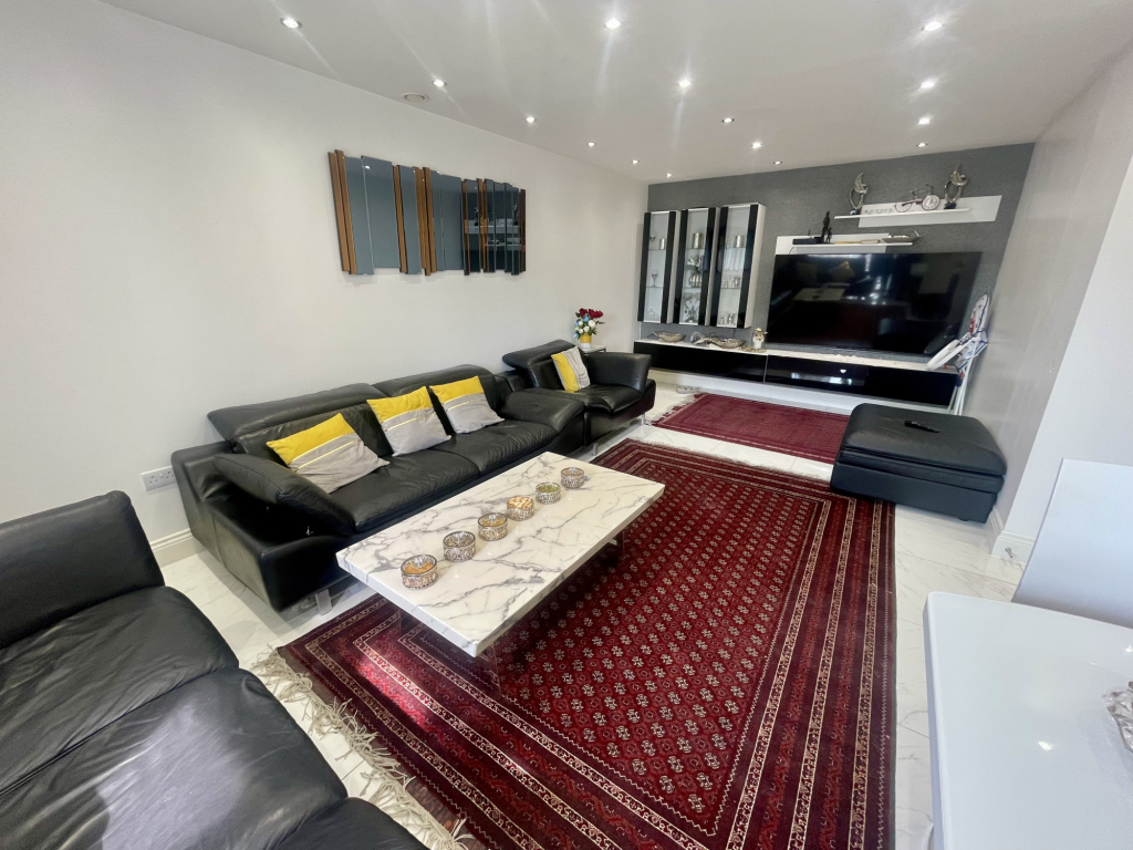 2 bed Apartment for rent in Hounslow. From Galaxy Real Estate