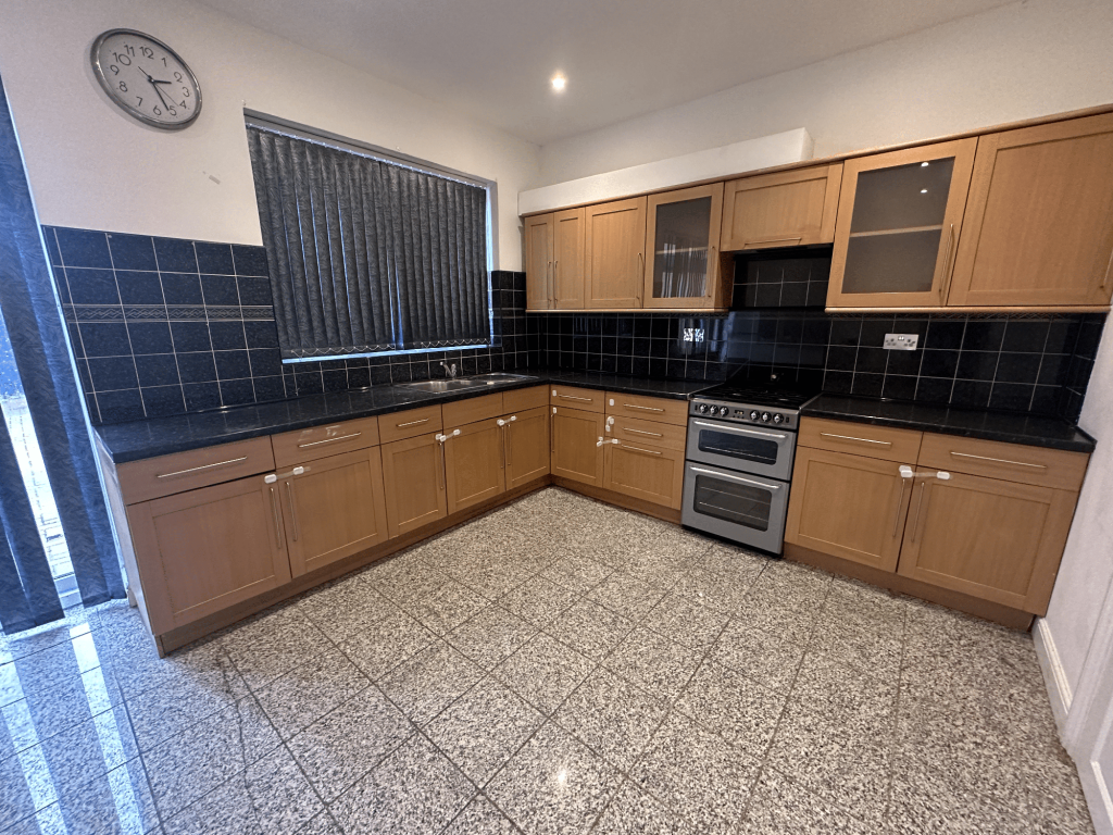 4 bed Mid Terraced House for rent in Hounslow. From Galaxy Real Estate