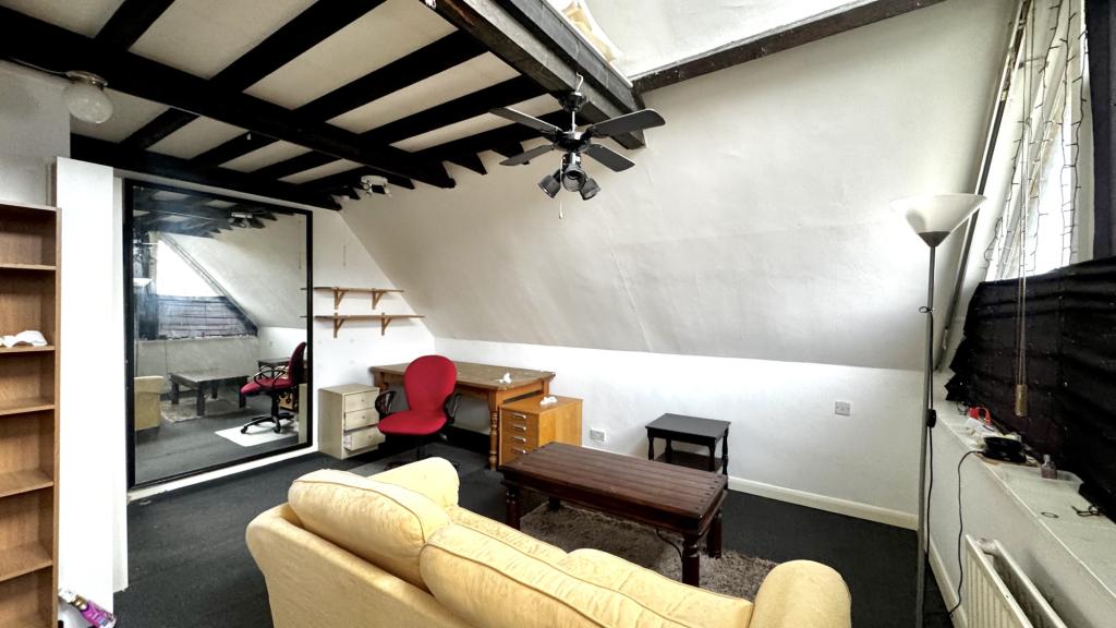 1 bed 1st Floor Flat for rent in Slough. From Galaxy Real Estate