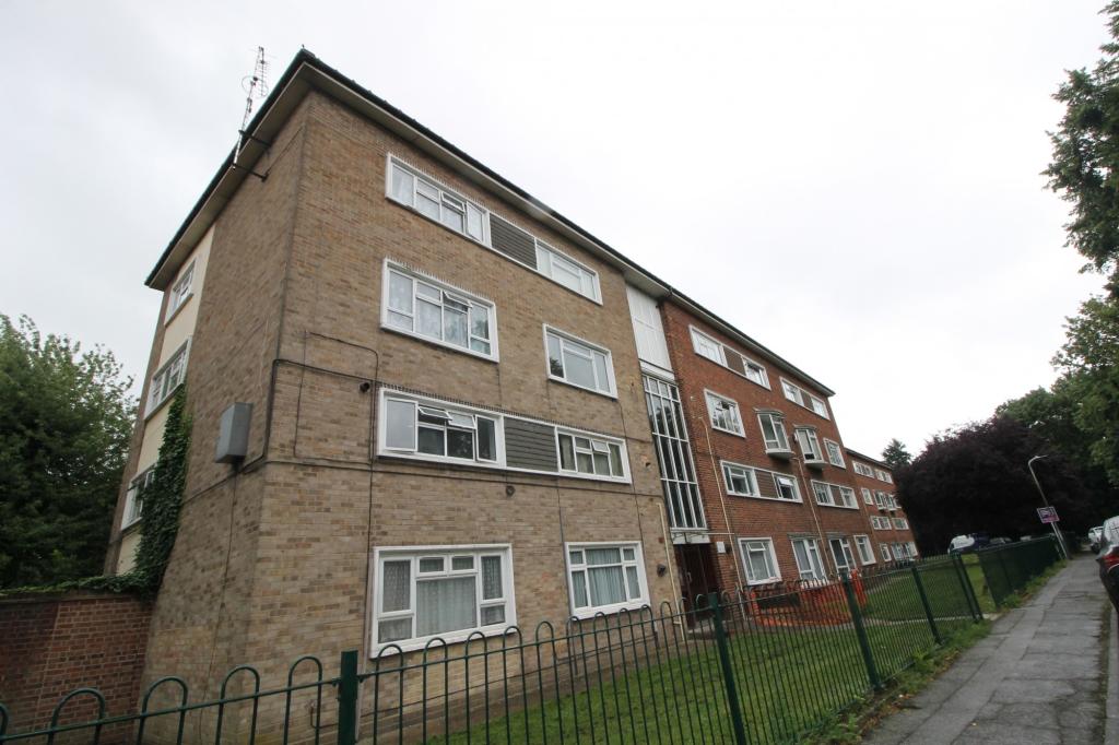 2 bed Duplex for rent in West Drayton. From Galaxy Real Estate