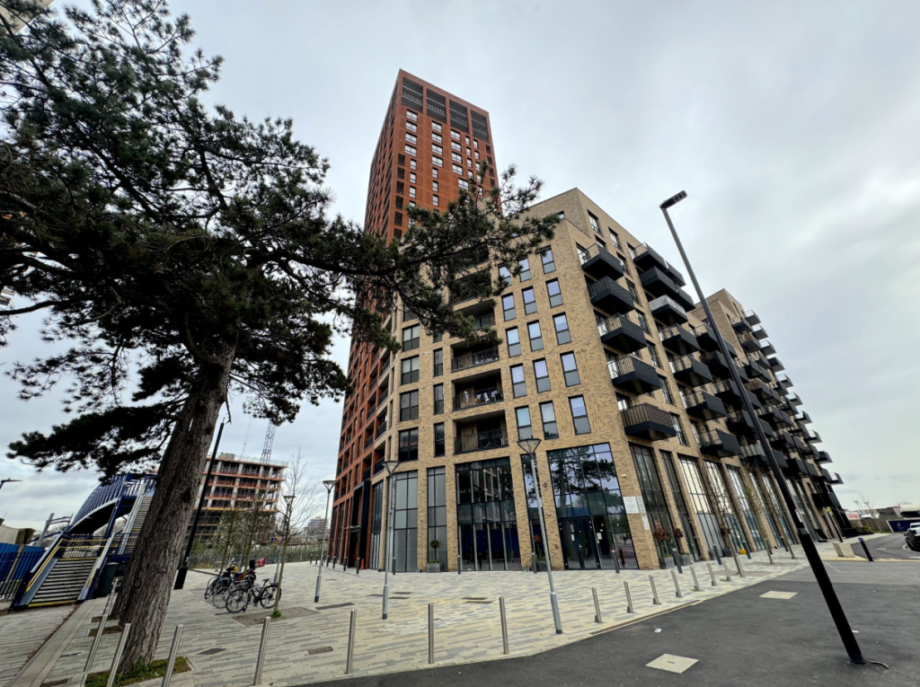 1 bed Apartment for rent in Southall. From Galaxy Real Estate