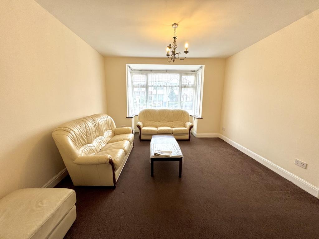 3 bed Mid Terraced House for rent in Southall. From Galaxy Real Estate