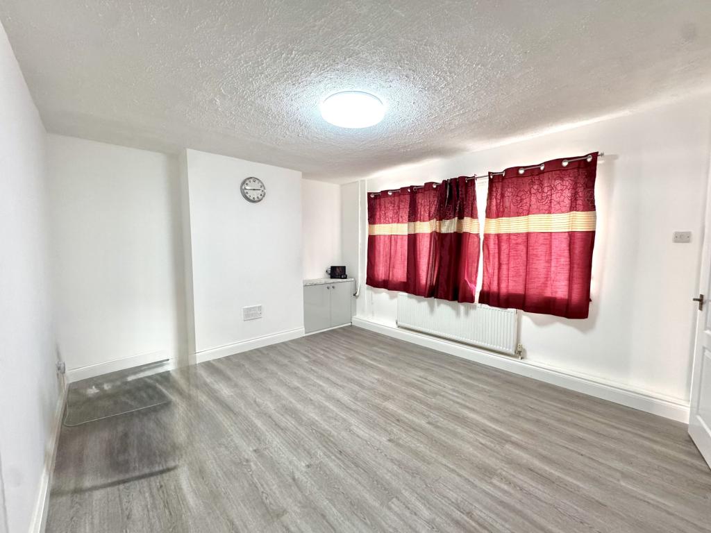 3 bed End of Terrace for rent in Hounslow. From Galaxy Real Estate