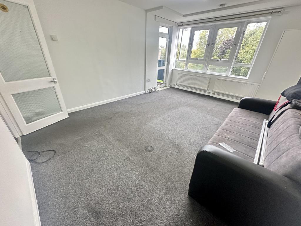 3 bed 1st Floor Flat for rent in Northolt. From Galaxy Real Estate