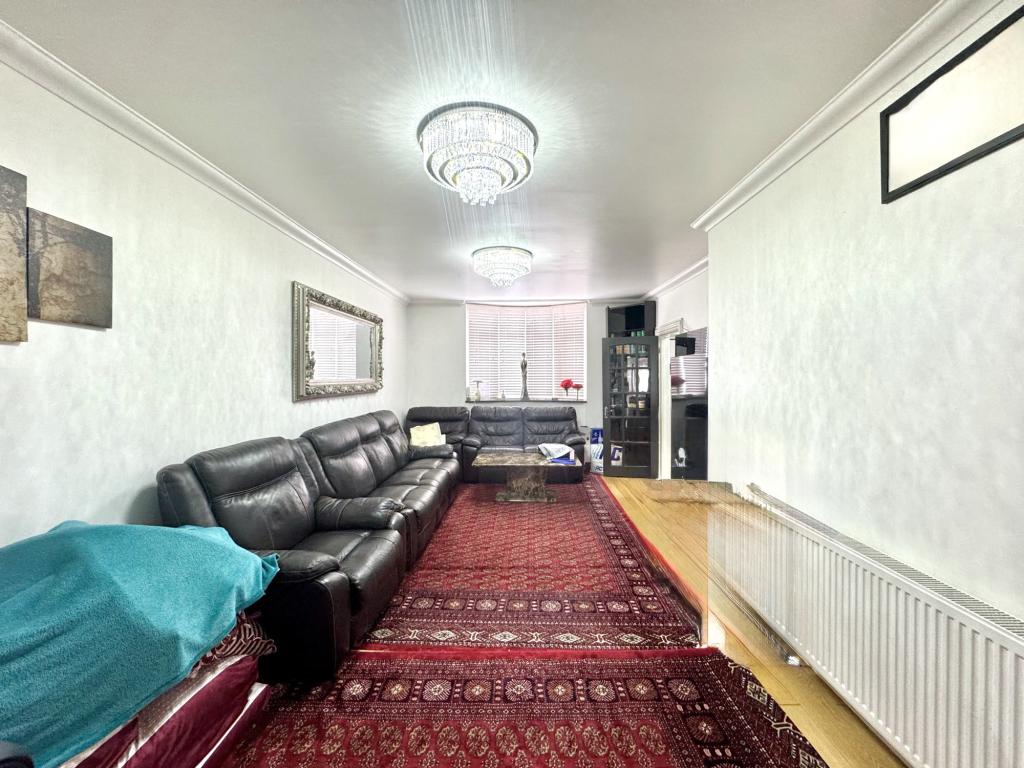 4 bed Mid Terraced House for rent in Hayes. From Galaxy Real Estate 4 bed Mid Terraced House for rent in Hayes. From Galaxy Real Estate