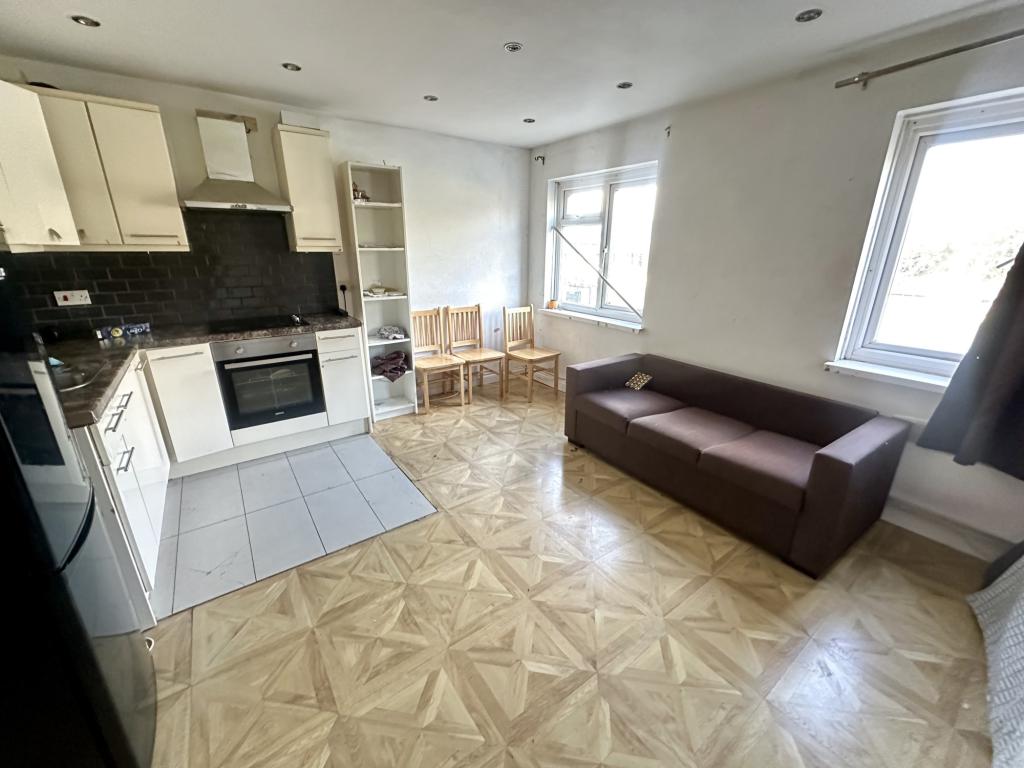 2 bed 1st Floor Flat for rent in Southall. From Galaxy Real Estate