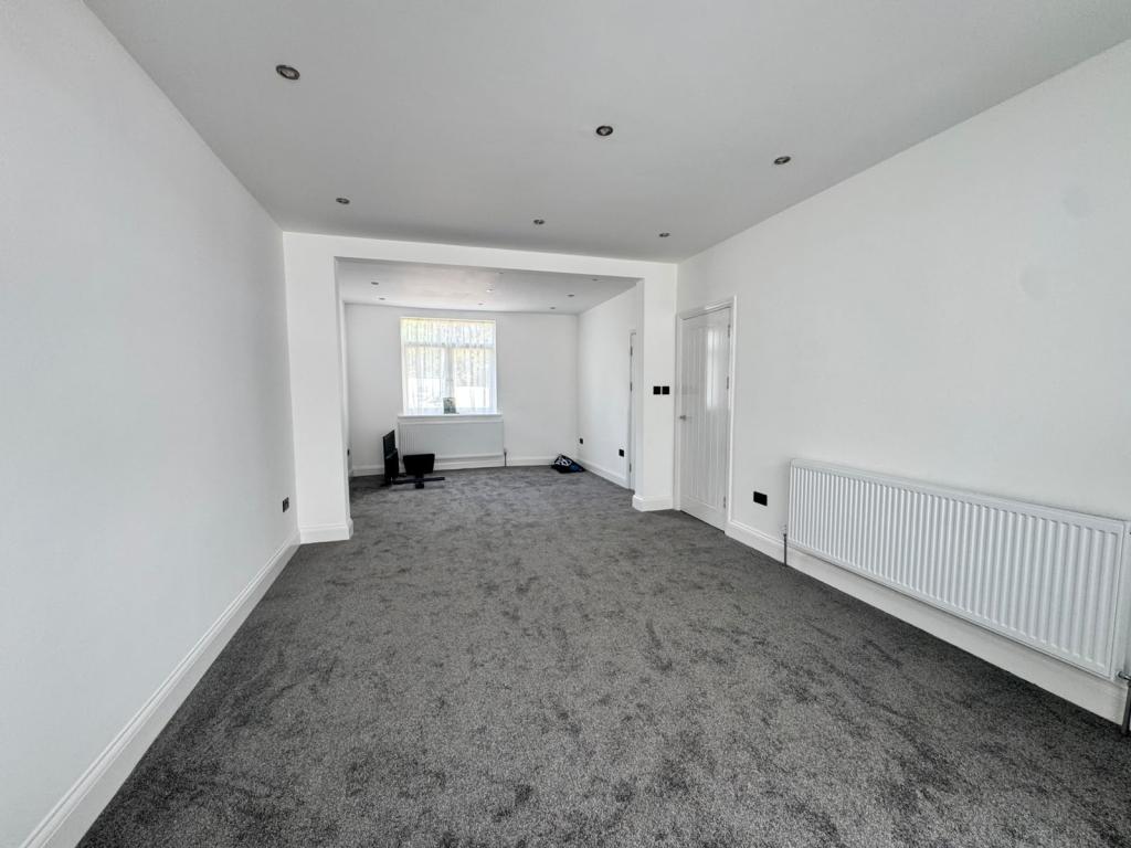 4 bed Semi Detached for rent in Hounslow. From Galaxy Real Estate 4 bed Semi Detached for rent in Hounslow. From Galaxy Real Estate