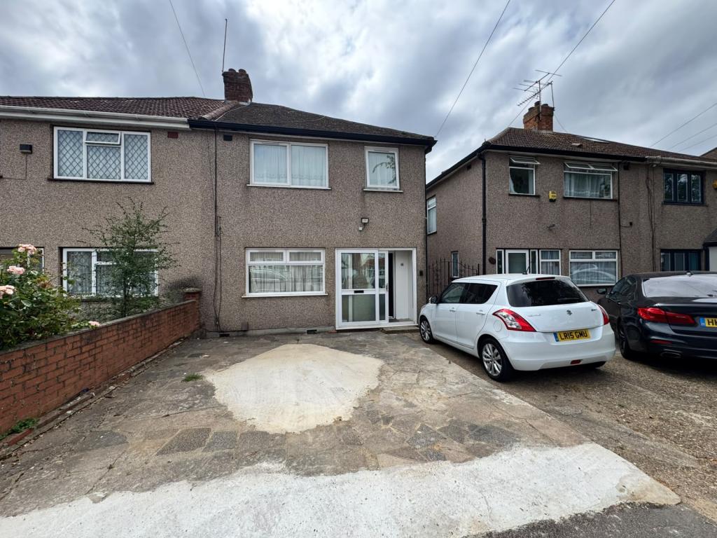 3 bed Semi Detached for rent in Hayes. From Galaxy Real Estate 3 bed Semi Detached for rent in Hayes. From Galaxy Real Estate