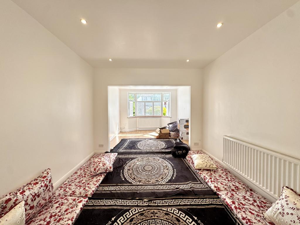 4 bed Semi Detached for rent in Hounslow. From Galaxy Real Estate 4 bed Semi Detached for rent in Hounslow. From Galaxy Real Estate