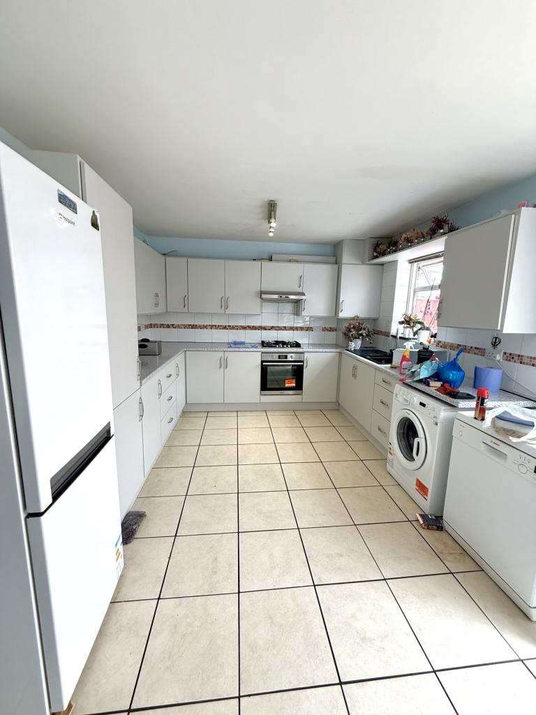 4 bed Mid Terraced House for rent in Hayes. From Galaxy Real Estate