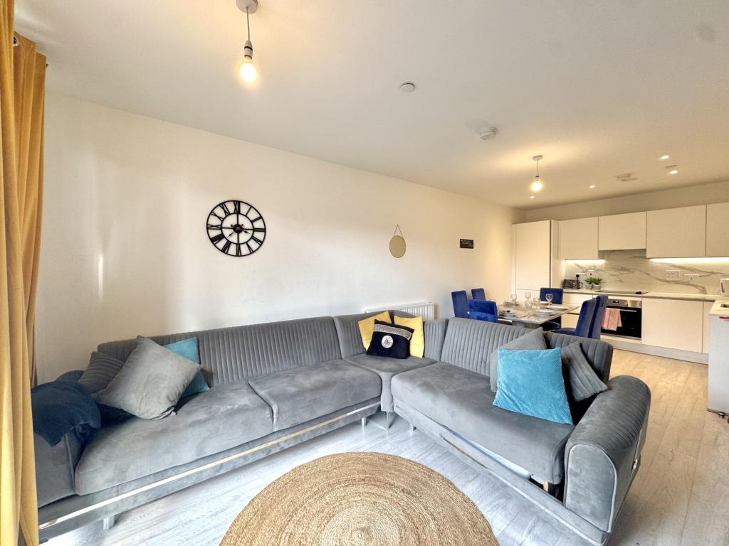 2 bed 1st Floor Flat for rent in Hayes. From Galaxy Real Estate
