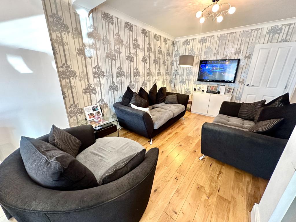 5 bed Mid Terraced House for rent in Southall. From Galaxy Real Estate 5 bed Mid Terraced House for rent in Southall. From Galaxy Real Estate