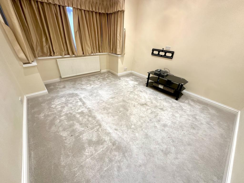 5 bed Semi Detached for rent in Southall. From Galaxy Real Estate