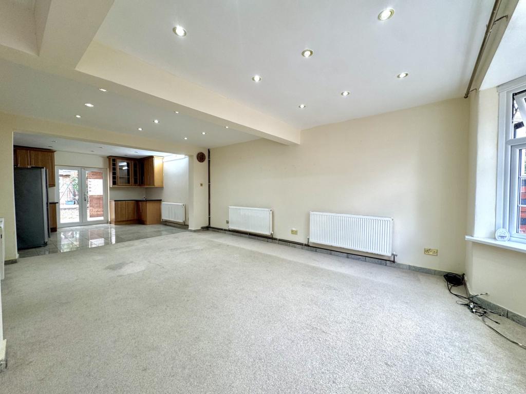 4 bed Semi Detached for rent in Hounslow. From Galaxy Real Estate