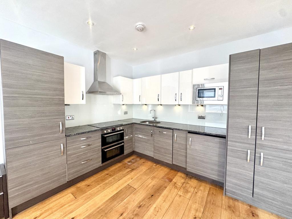 3 bed 1st Floor Flat for rent in Hayes. From Galaxy Real Estate