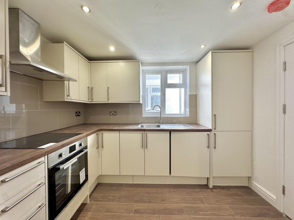 3 bed 1st Floor Flat for rent in Southall. From Galaxy Real Estate