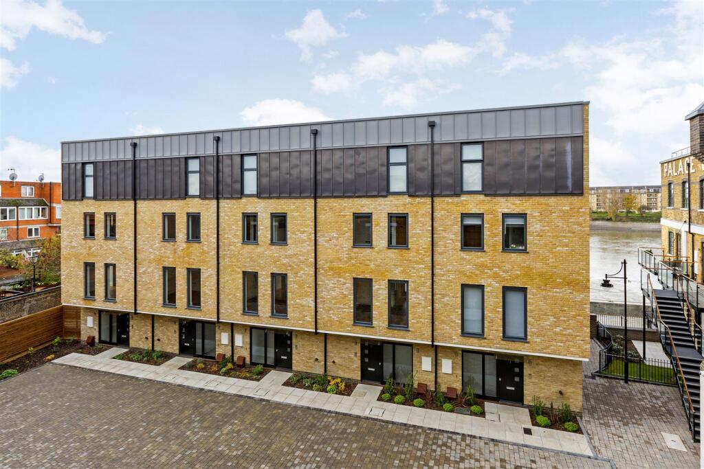 2 bed Penthouse for rent in Hammersmith. From Garton Jones - Chelsea & Belgravia 2 bed Penthouse for rent in Hammersmith. From Garton Jones - Chelsea & Belgravia