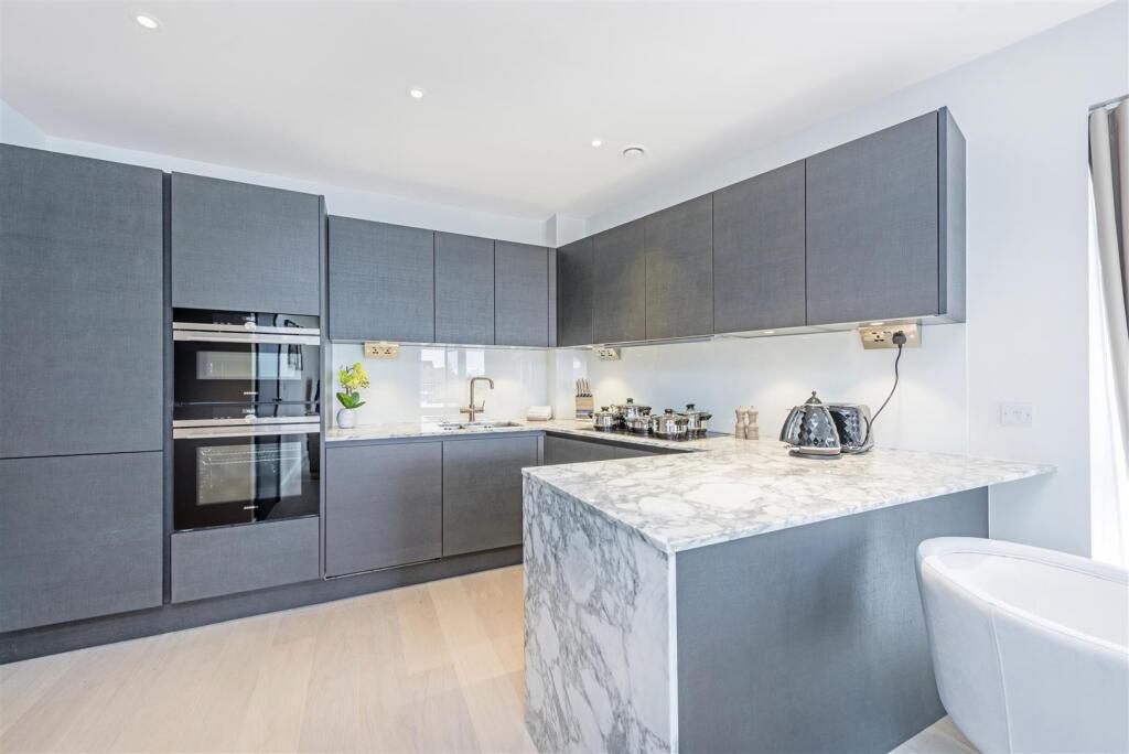 2 bed Apartment for rent in Fulham. From Garton Jones - Chelsea & Belgravia 2 bed Apartment for rent in Fulham. From Garton Jones - Chelsea & Belgravia