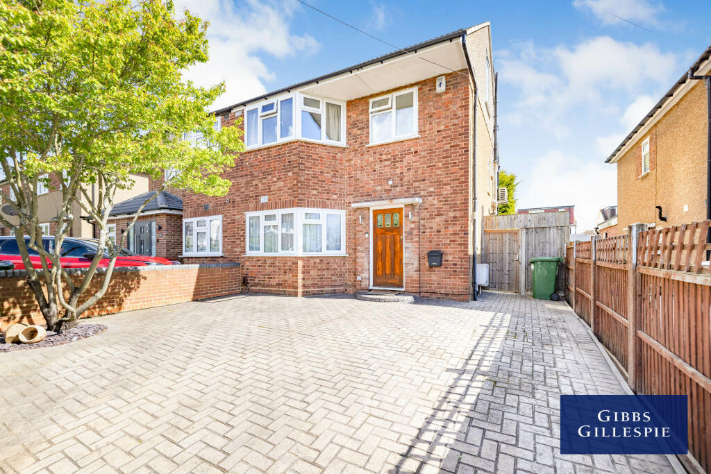 4 bed Semi-Detached House for rent in Stanmore. From Gibbs Gillespie - Stanmore Sales