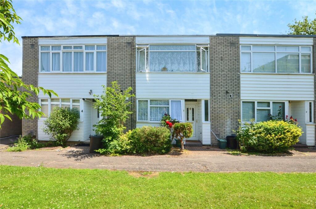 3 bed Mid Terraced House for rent in Northwood. From Gibbs Gillespie - Stanmore Sales