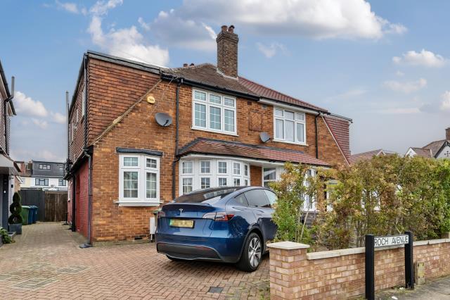 5 bed Semi Detached for rent in Stanmore. From Gibbs Gillespie - Stanmore Sales 5 bed Semi Detached for rent in Stanmore. From Gibbs Gillespie - Stanmore Sales