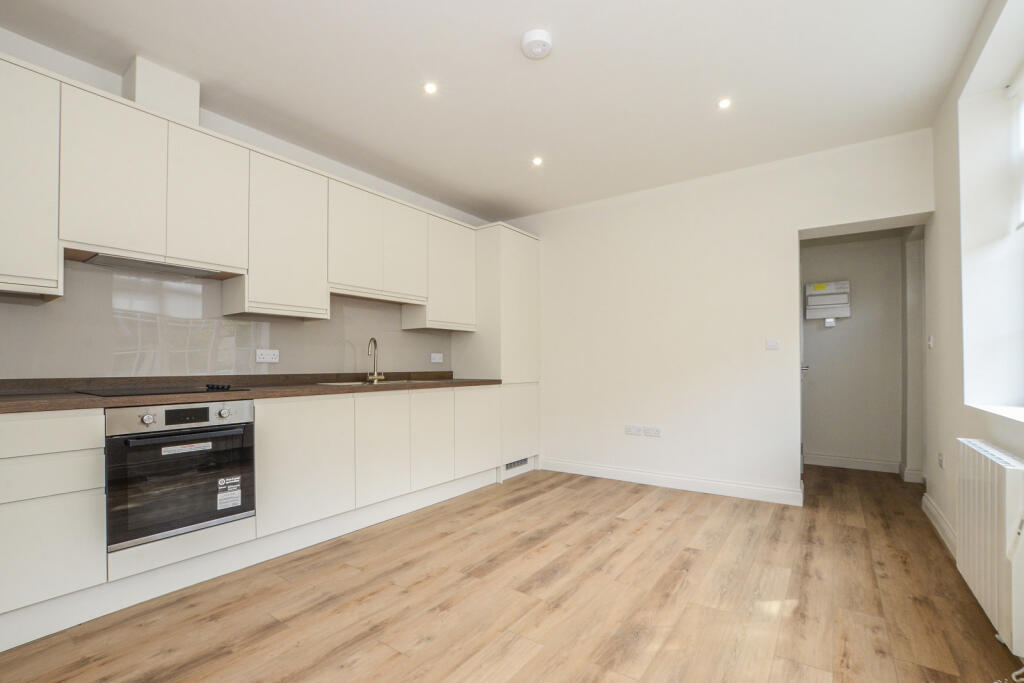 1 bed 1st Floor Flat for rent in Kenton. From Gibbs Gillespie - Stanmore Sales