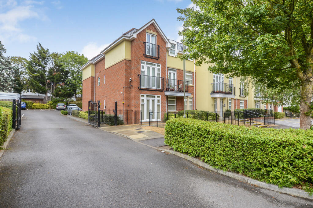 2 bed 1st Floor Flat for rent in Stanmore. From Gibbs Gillespie - Stanmore Sales