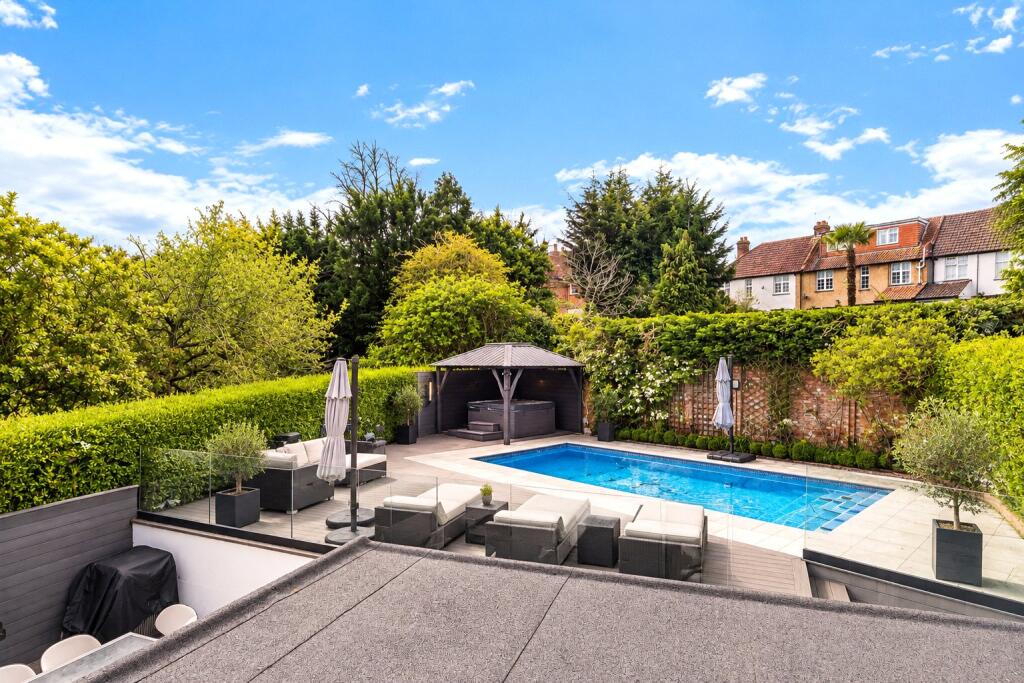 4 bed Detached for rent in Bushey. From Gibbs Gillespie - Stanmore Sales