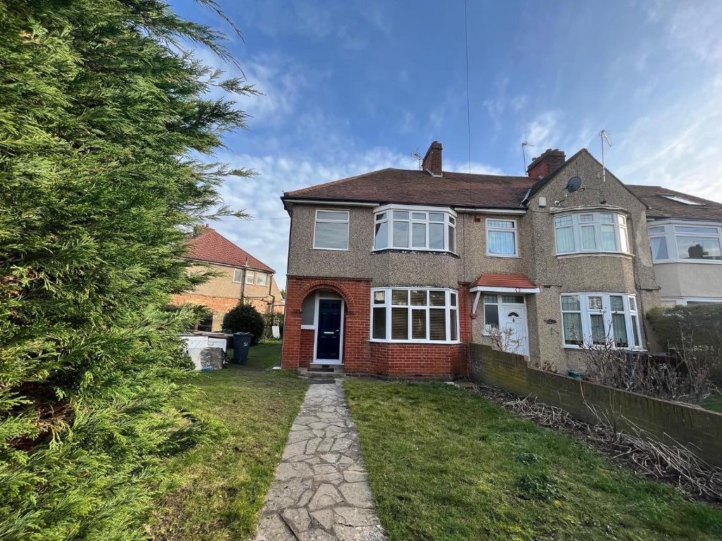 3 bed Detached for rent in Hounslow. From Gibson Lettings - Richmond