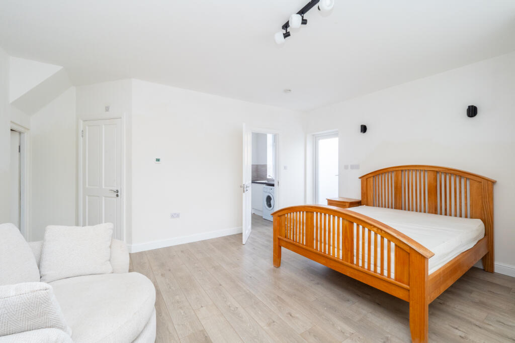 1 bed Apartment for rent in Banstead. From Goodfellows