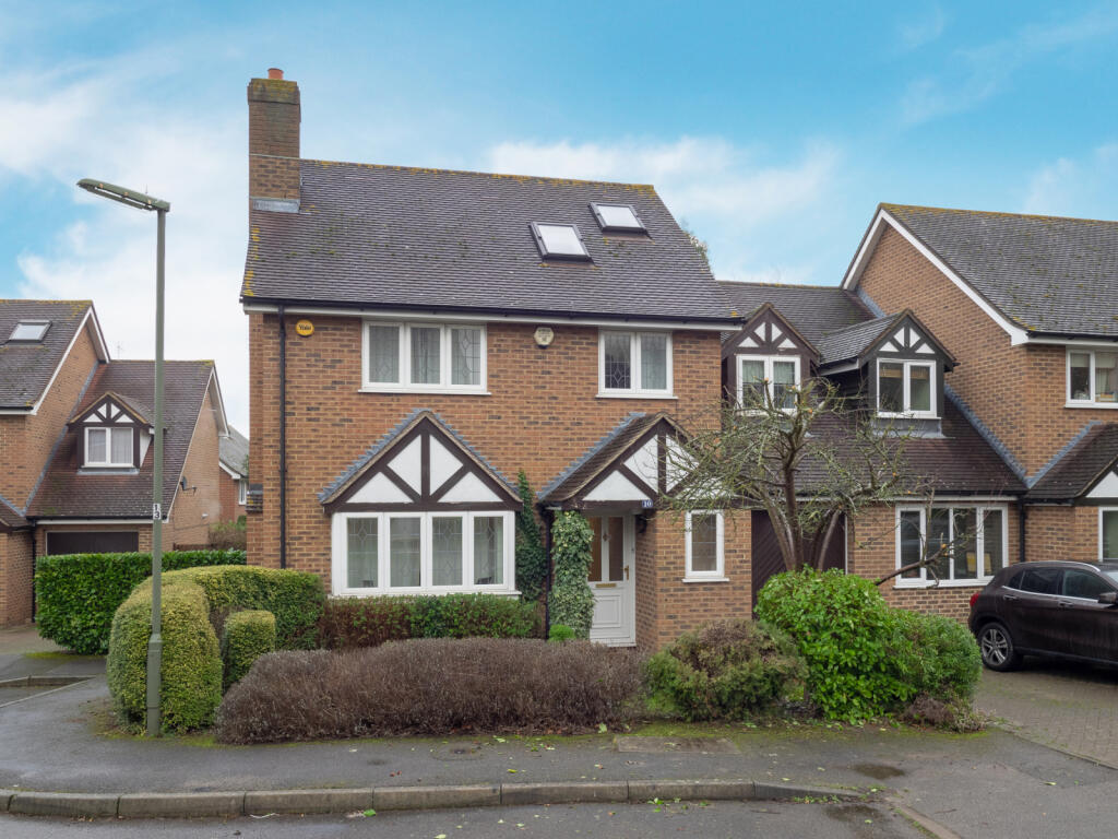 4 bed Link detached house for rent in Ewell. From Goodfellows