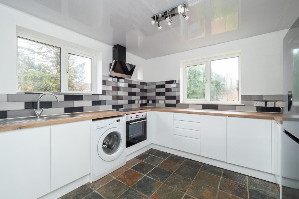 2 bed Annexe for rent in Worcester Park. From Goodfellows