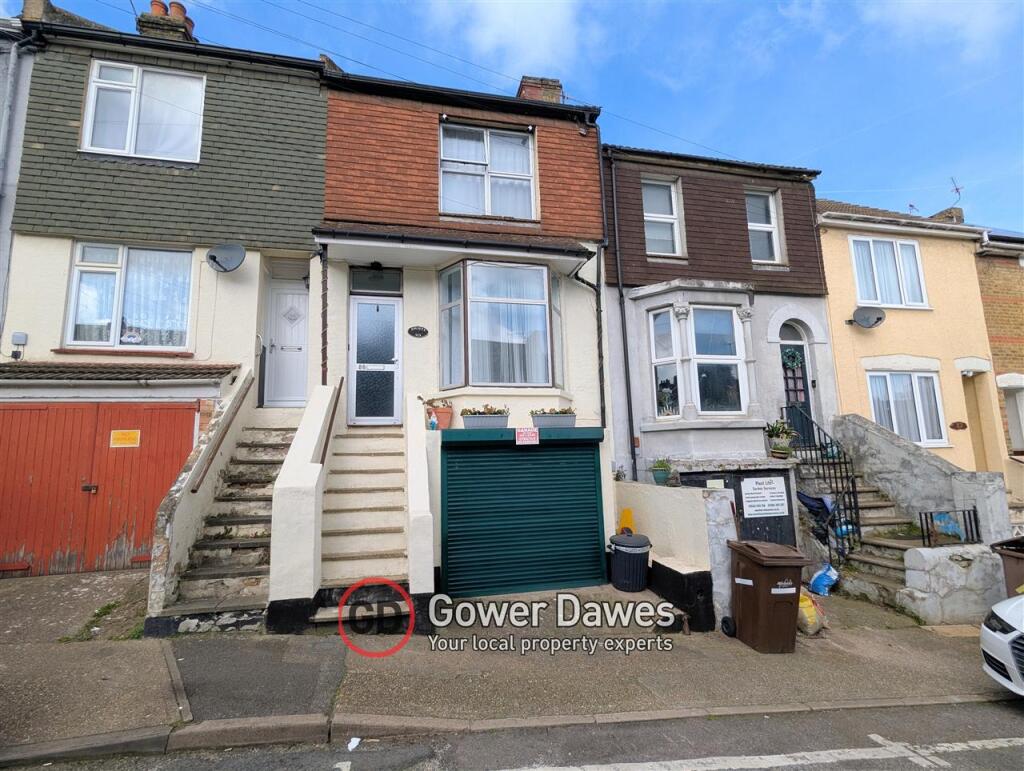 4 bed End of Terrace for rent in Chadwell St Mary. From Gower Dawes Estate Agent - Grays