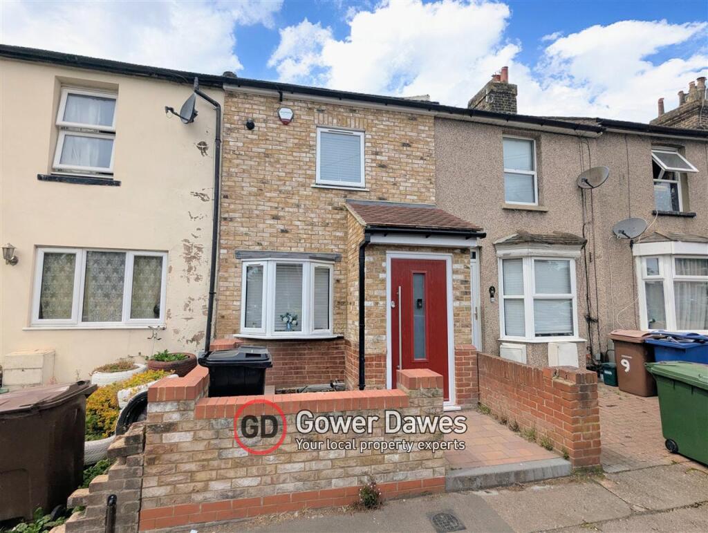 4 bed Mid Terraced House for rent in Grays. From Gower Dawes Estate Agent - Grays