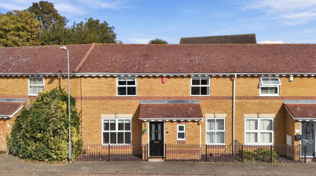 3 bed Mid Terraced House for rent in Grays. From Grant Allen Estate Agents - Grays 3 bed Mid Terraced House for rent in Grays. From Grant Allen Estate Agents - Grays