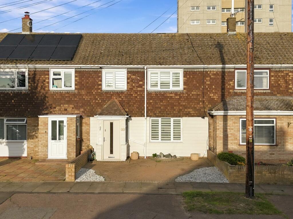 3 bed Mid Terraced House for rent in Grays. From Grant Allen Estate Agents - Grays 3 bed Mid Terraced House for rent in Grays. From Grant Allen Estate Agents - Grays