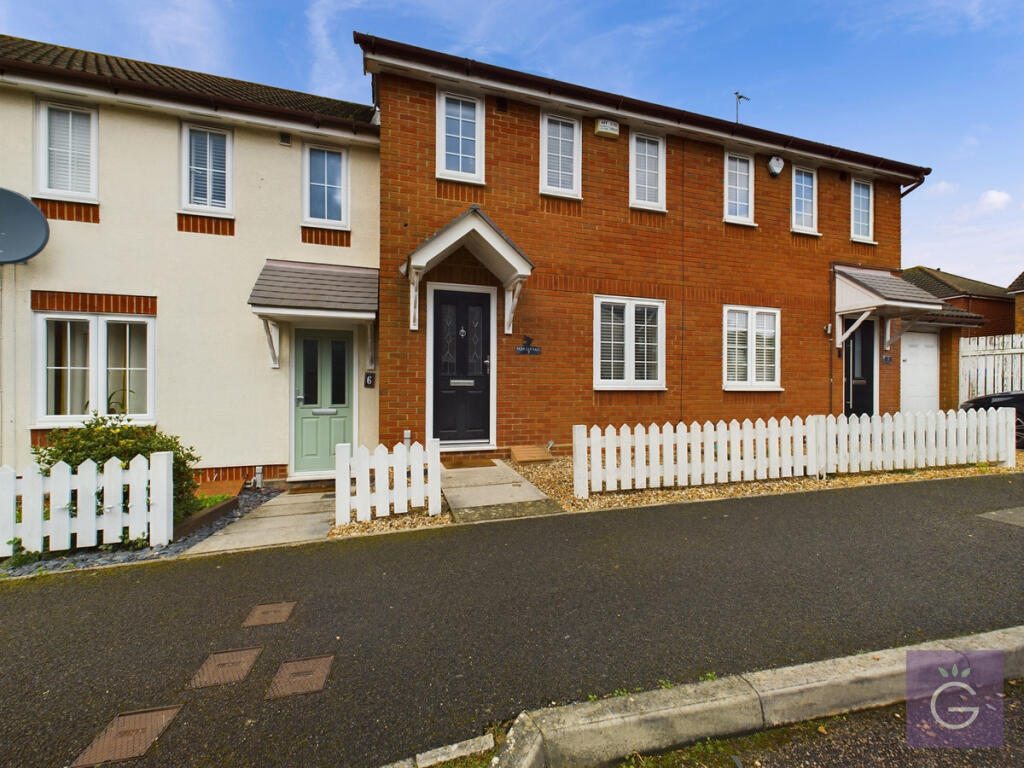 2 bed Mid Terraced House for rent in Newell Green. From Grapevine Estate Agents - Twyford