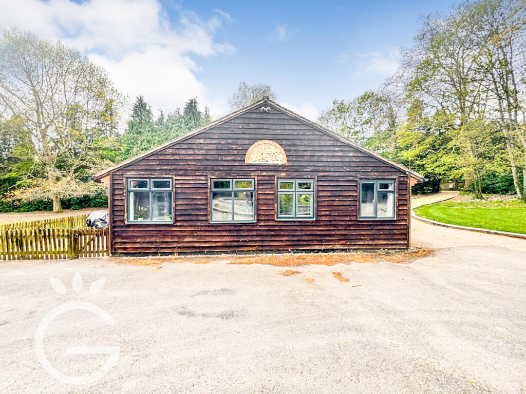 2 bed Detached bungalow for rent in Knowl Hill. From Grapevine Estate Agents - Twyford