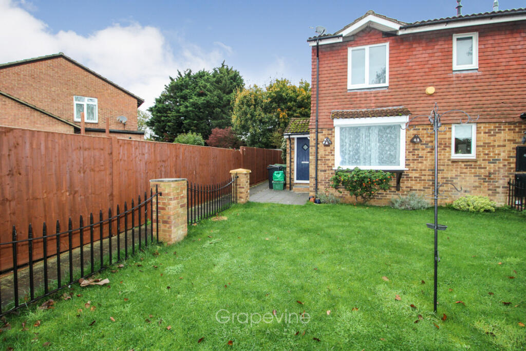 1 bed Mid Terraced House for rent in Theale. From Grapevine Estate Agents - Twyford