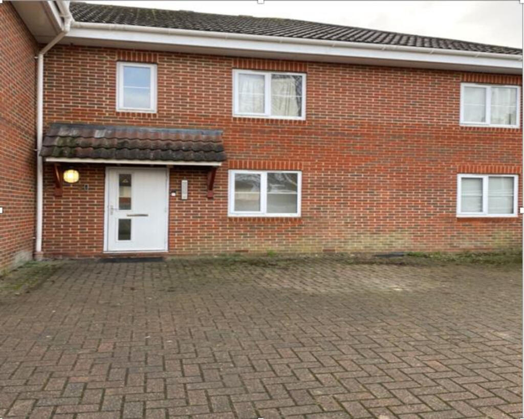 4 bed 1st Floor Flat for rent in Blackwater. From Grapevine Estate Agents - Twyford 4 bed 1st Floor Flat for rent in Blackwater. From Grapevine Estate Agents - Twyford