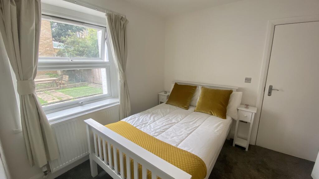 1 bed Student Flat for rent in Penge. From Greens Lettings - London