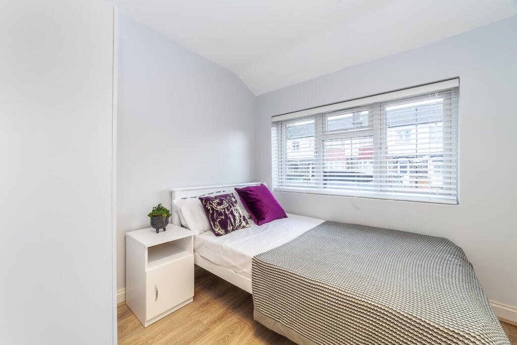 1 bed Room for rent in Mitcham. From Greens Lettings - London