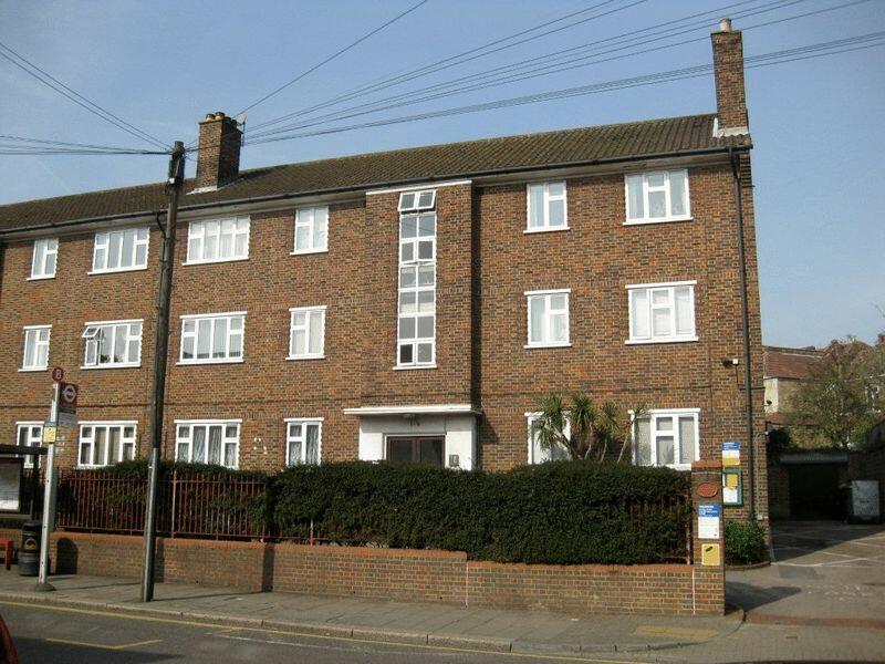 2 bed Flat for rent in Wimbledon. From Greenwoods Residential - Kingston & Wimbledon - Lettings