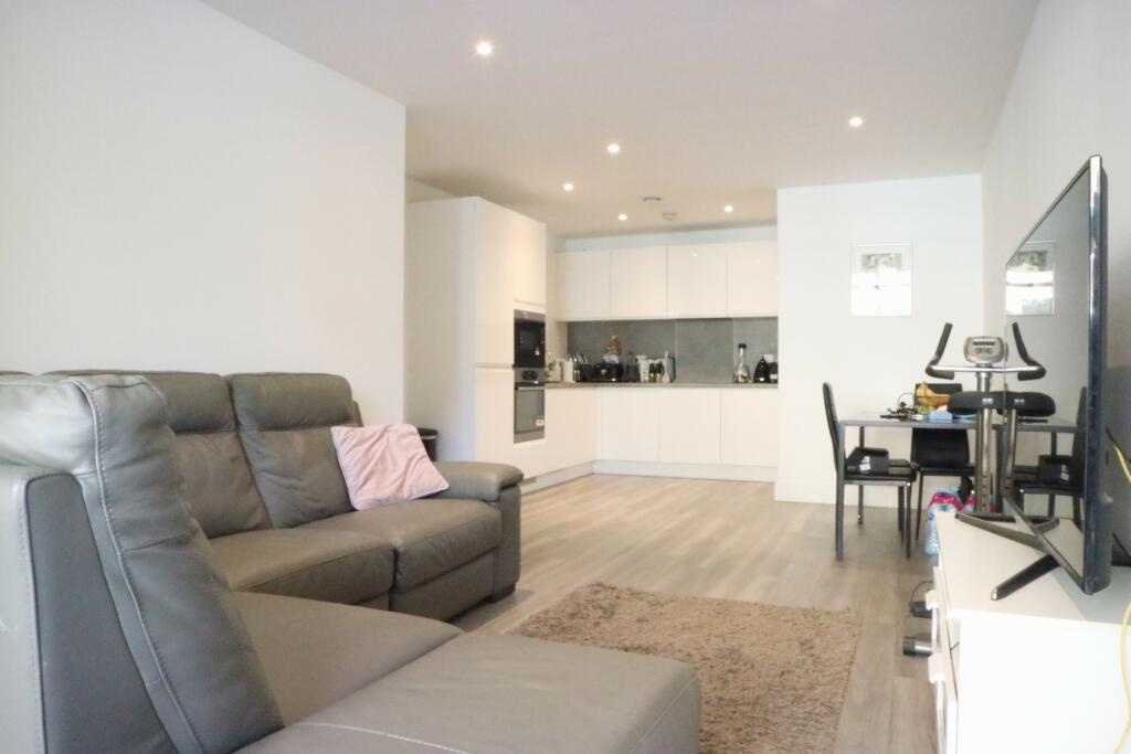 2 bed Flat for rent in Isleworth. From Greenwoods Residential - Kingston & Wimbledon - Lettings