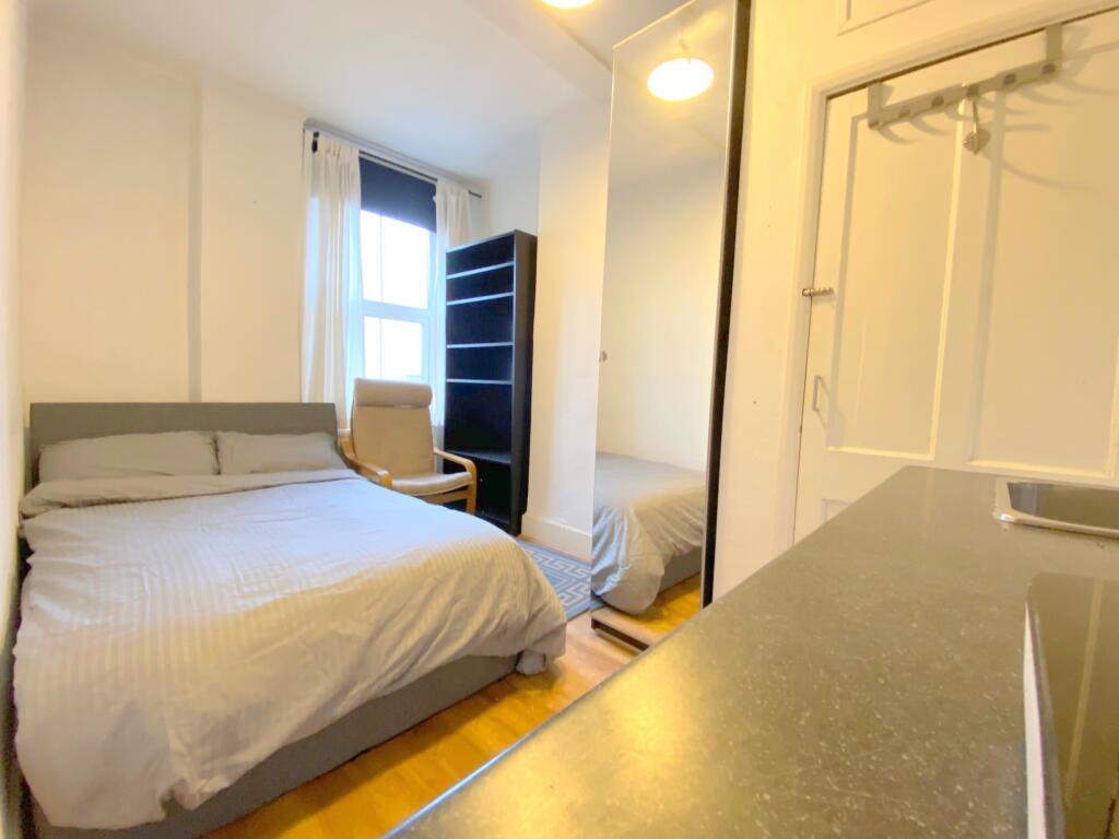 1 bed Student Flat for rent in Wandsworth. From Greenwoods Residential - Kingston & Wimbledon - Lettings